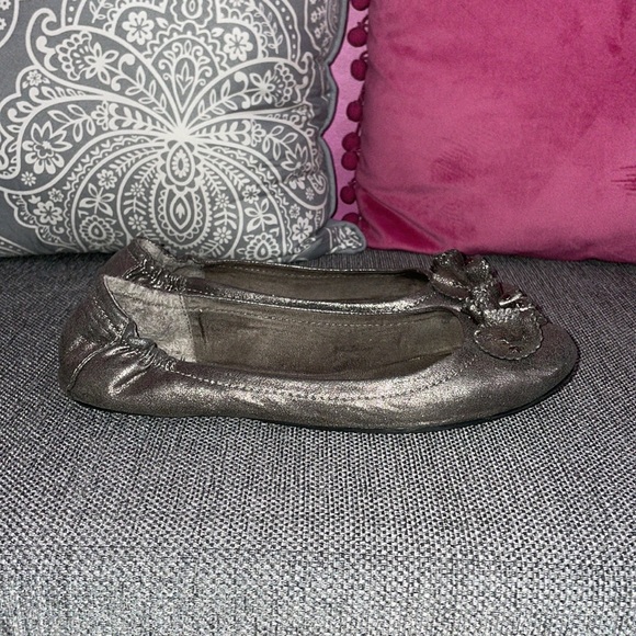 Gray Guess Shimmer Flats - Picture 3 of 5